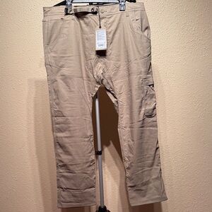 Men’s khakis cargo hiking pants size 40x30 stretch tapered leg $95